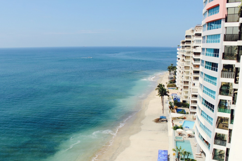 chambre-hote-TOURNEFORT-min_beach_ocean_shore_hotel_palm_tree-33726